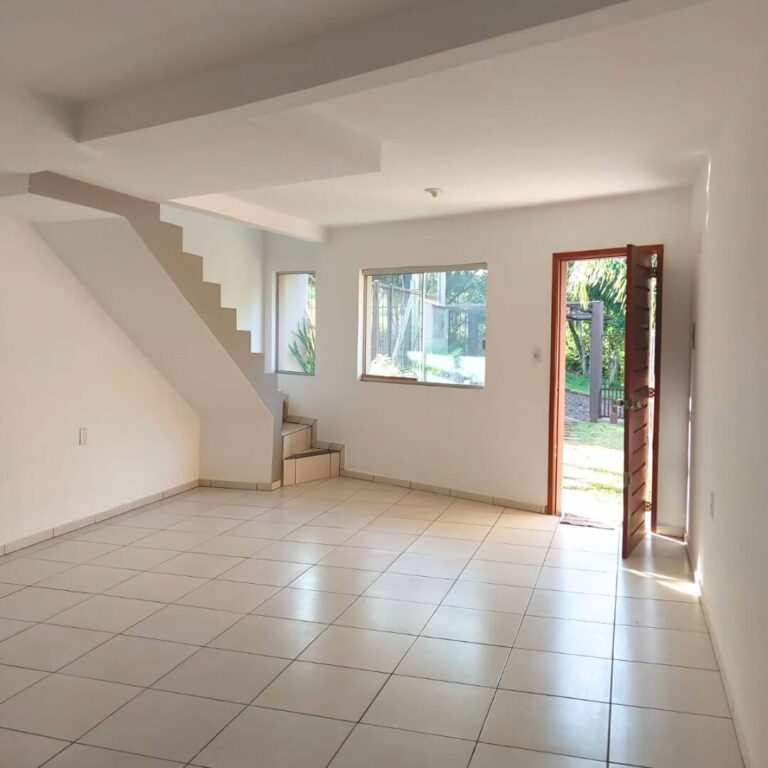 Sala aberta integrada com cozinha